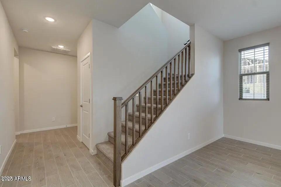 Real Estate Picture 14