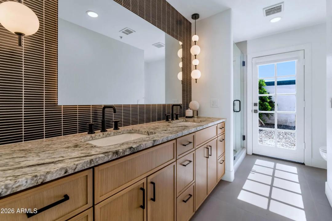 Real Estate Picture 22