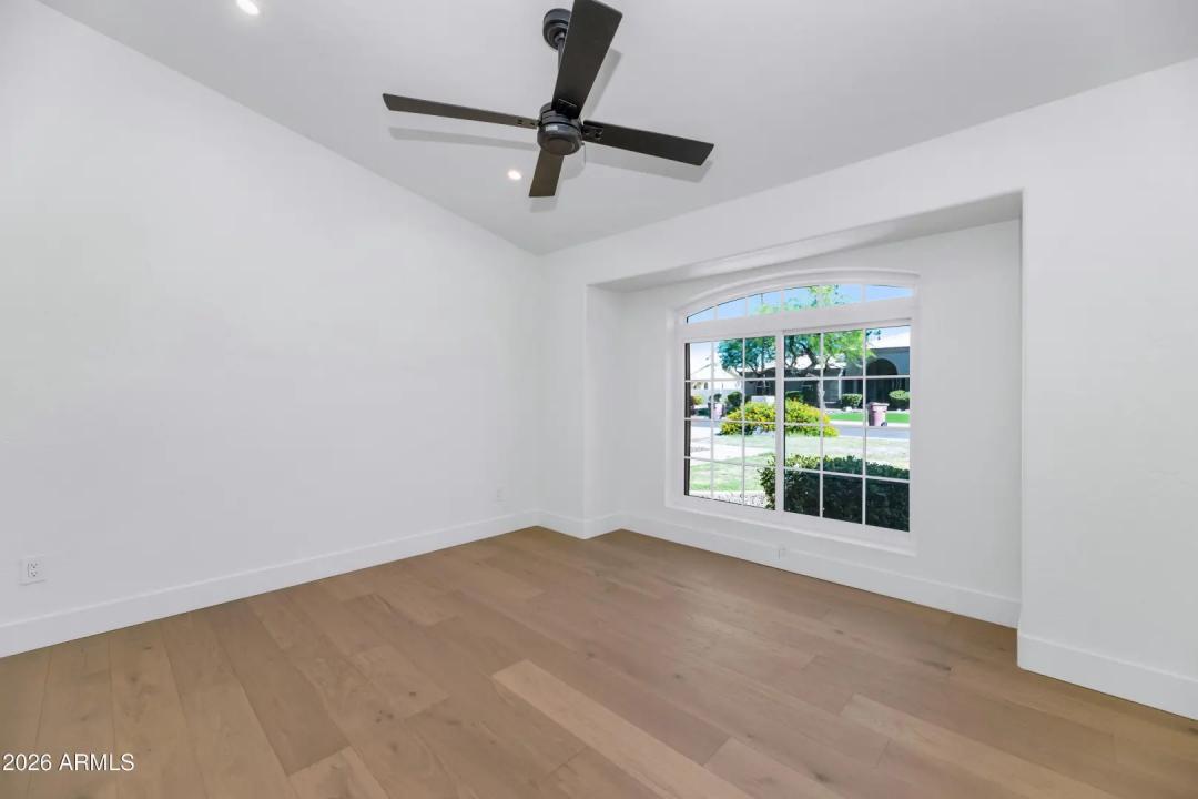 Real Estate Picture 24