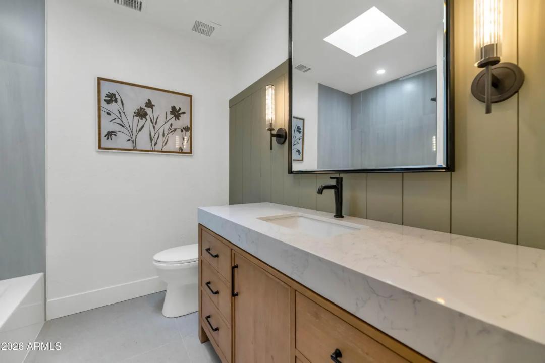 Real Estate Picture 25