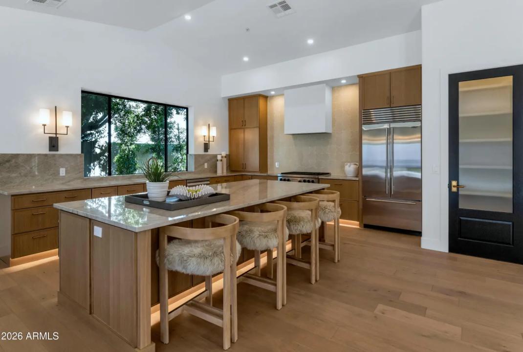 Real Estate Picture 9