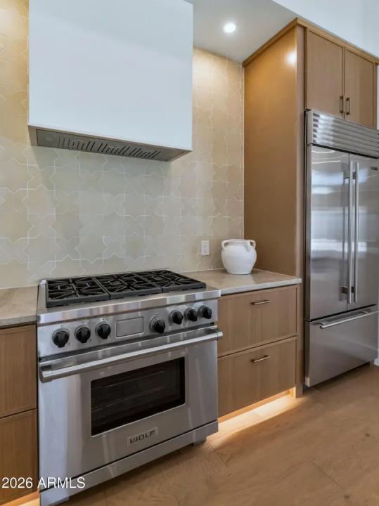 Real Estate Picture 11