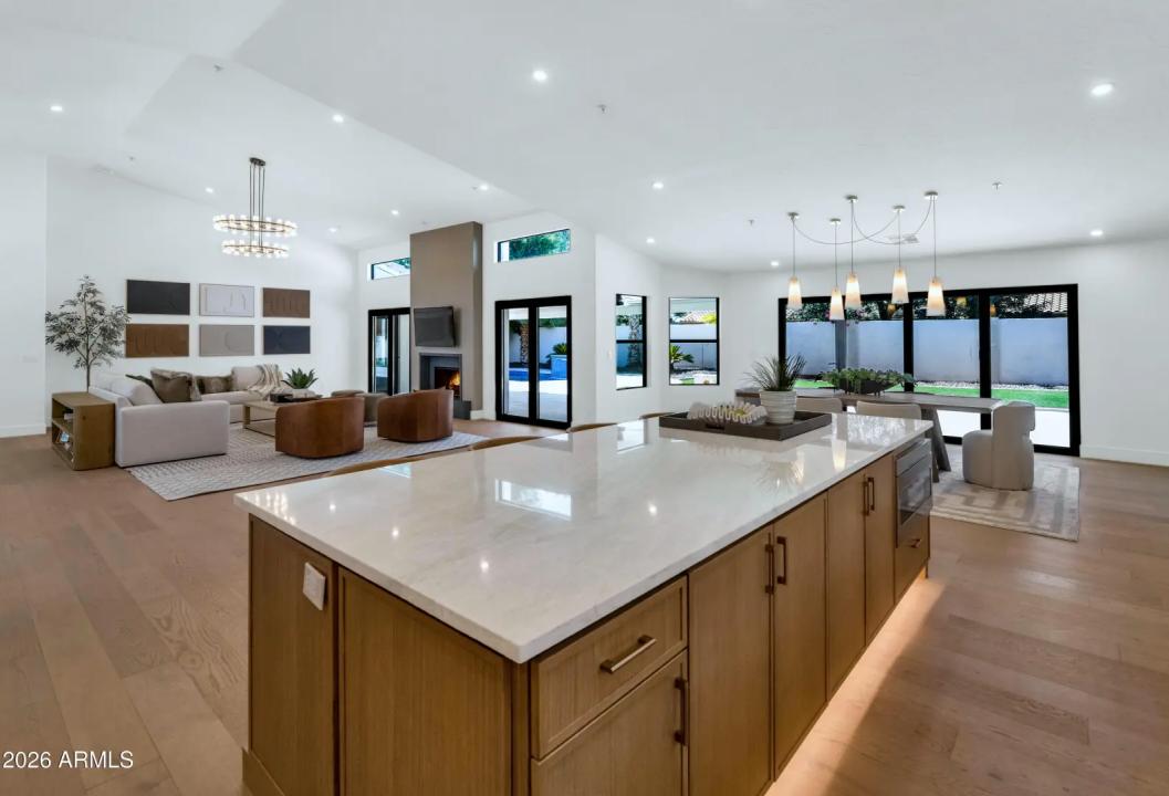 Real Estate Picture 12