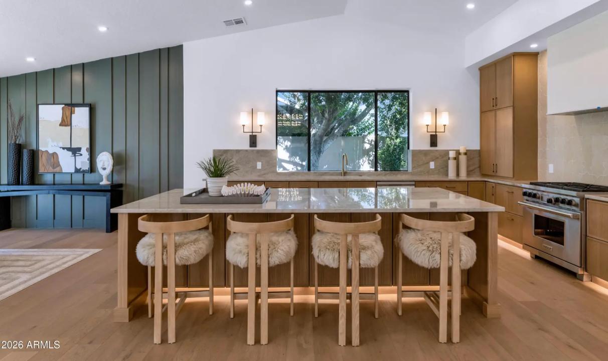 Real Estate Picture 8