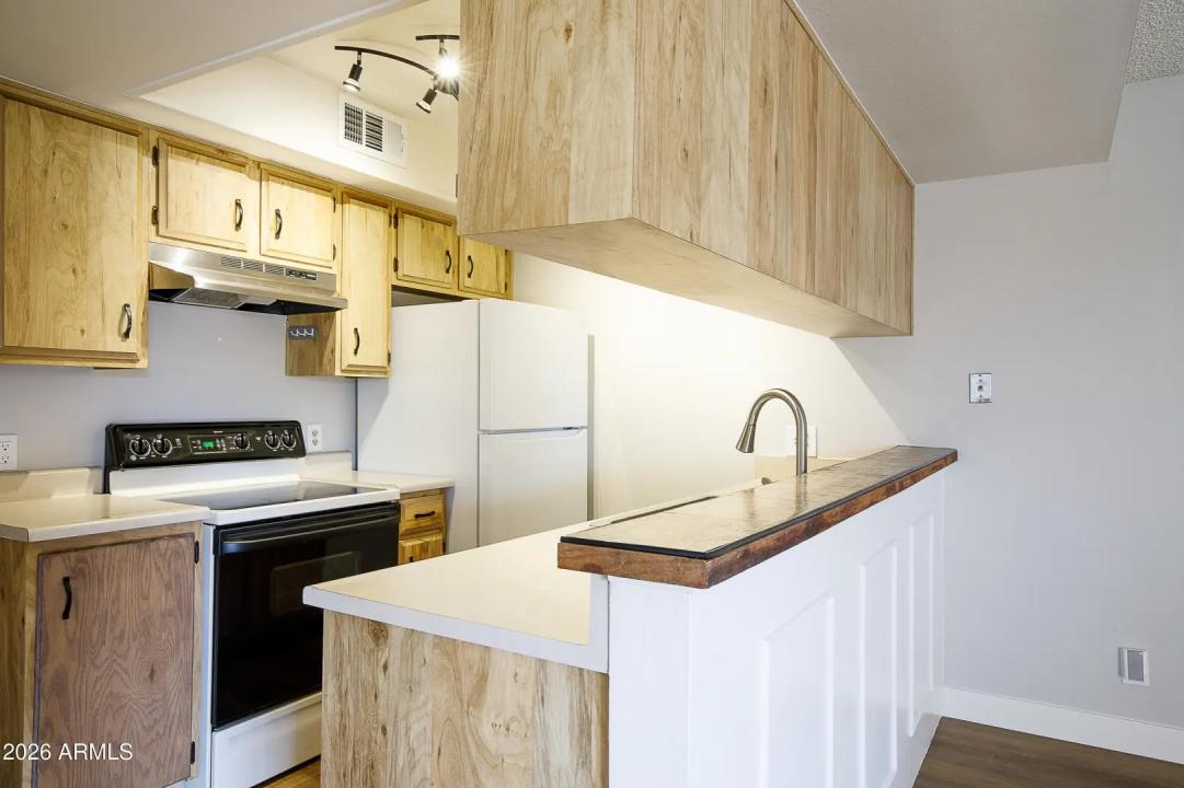 Real Estate Picture 20