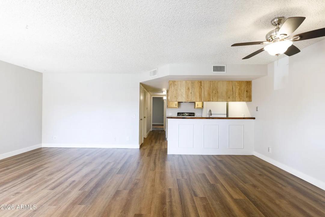 Real Estate Picture 8