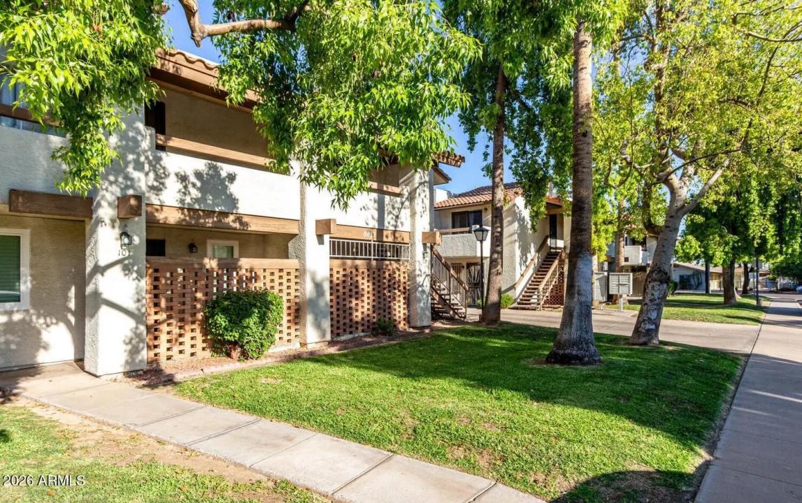 Real Estate Picture 23