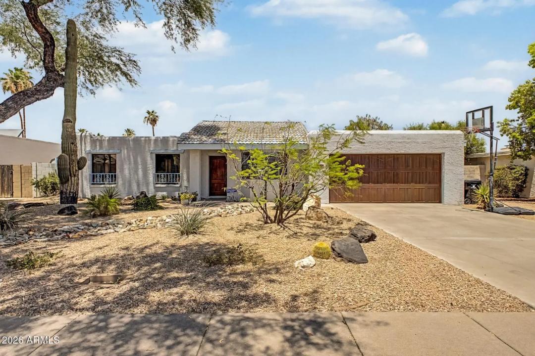2818 E PARADISE Drive Phoenix AZ 85028