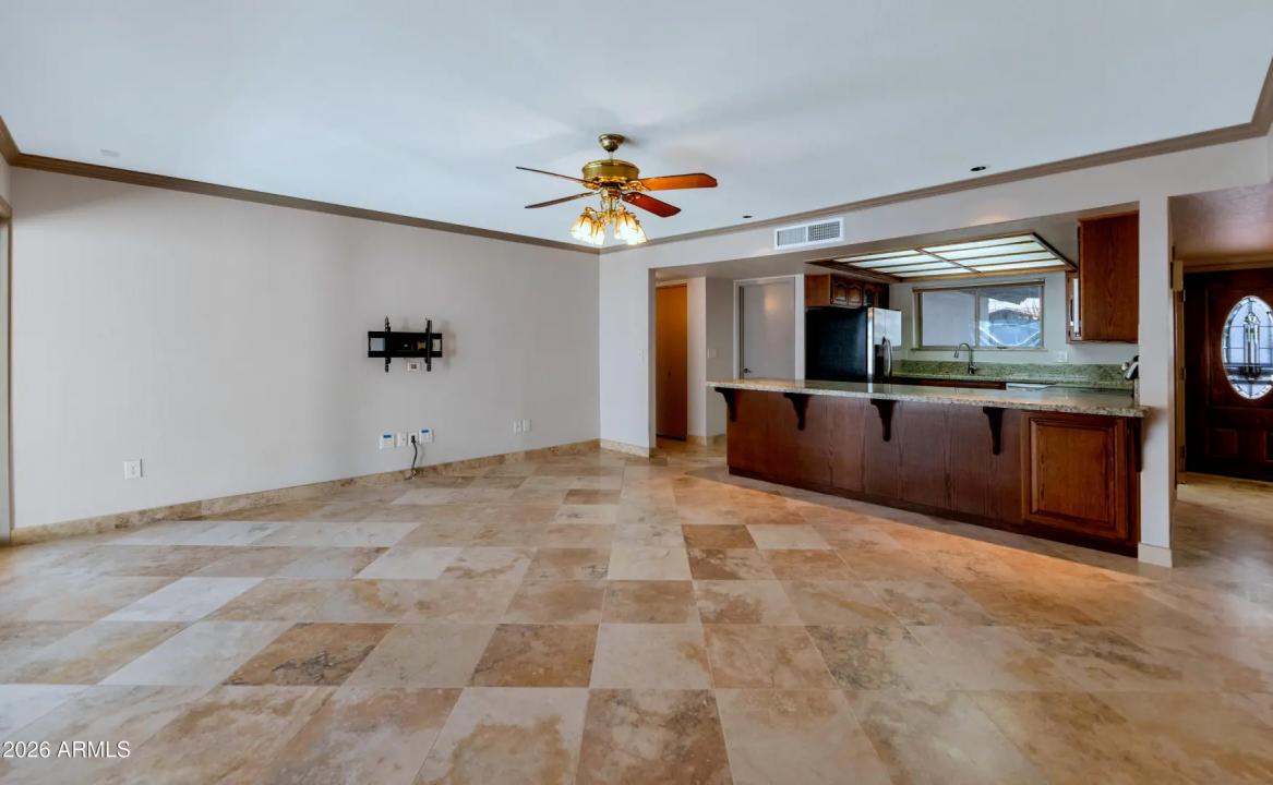 Real Estate Picture 4