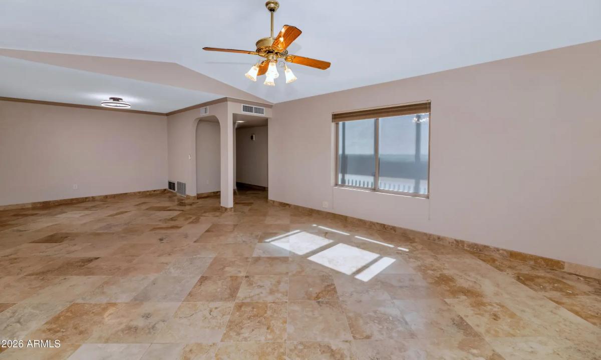 Real Estate Picture 14