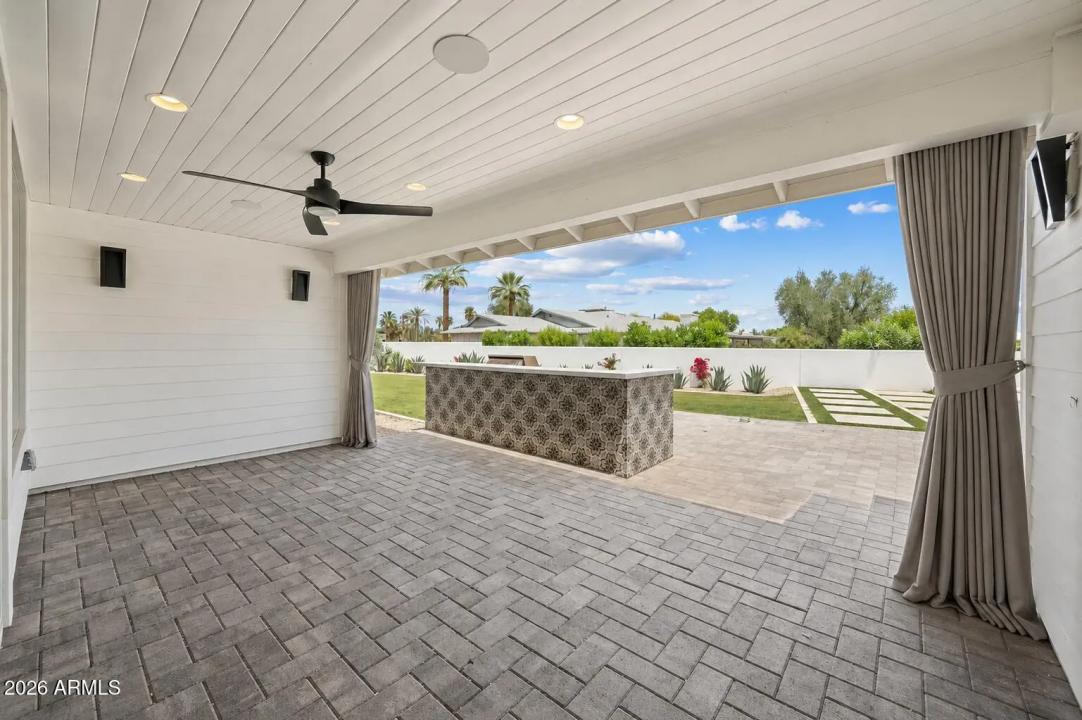Real Estate Picture 12