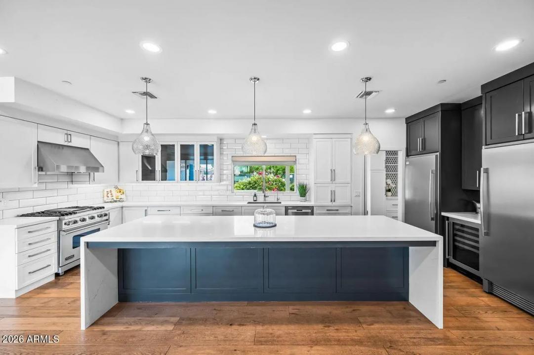 Real Estate Picture 3