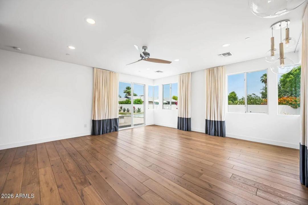 Real Estate Picture 19