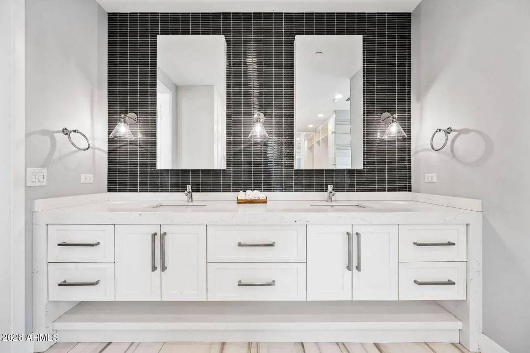 Real Estate Picture 23