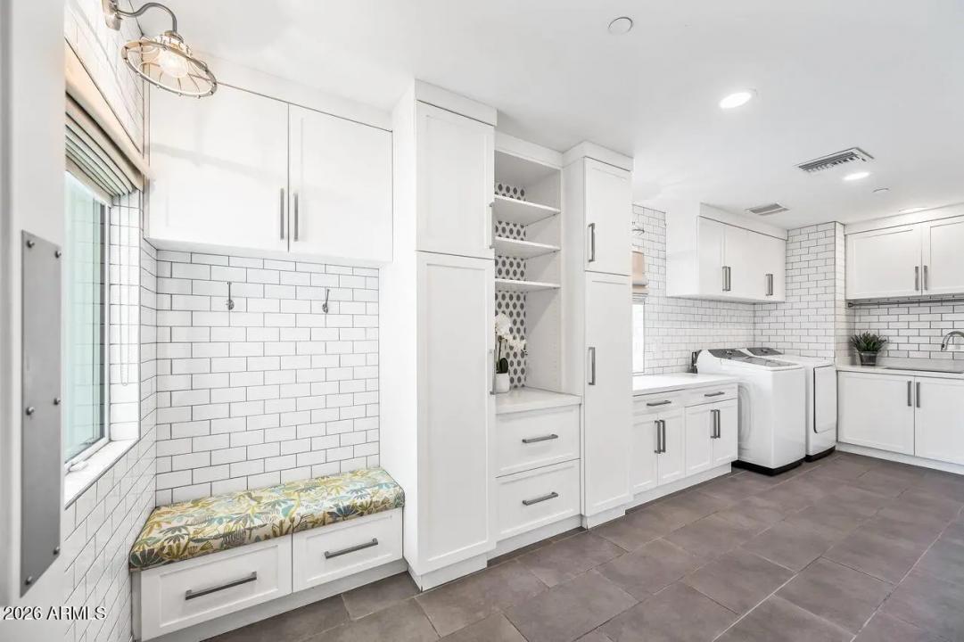Real Estate Picture 9
