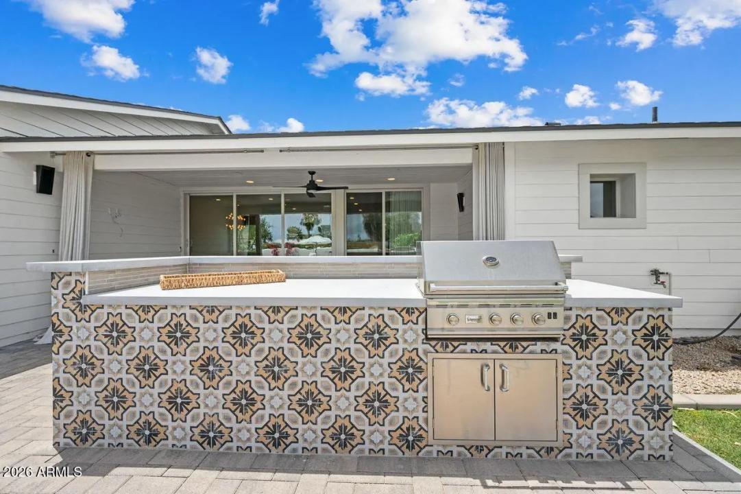 Real Estate Picture 16