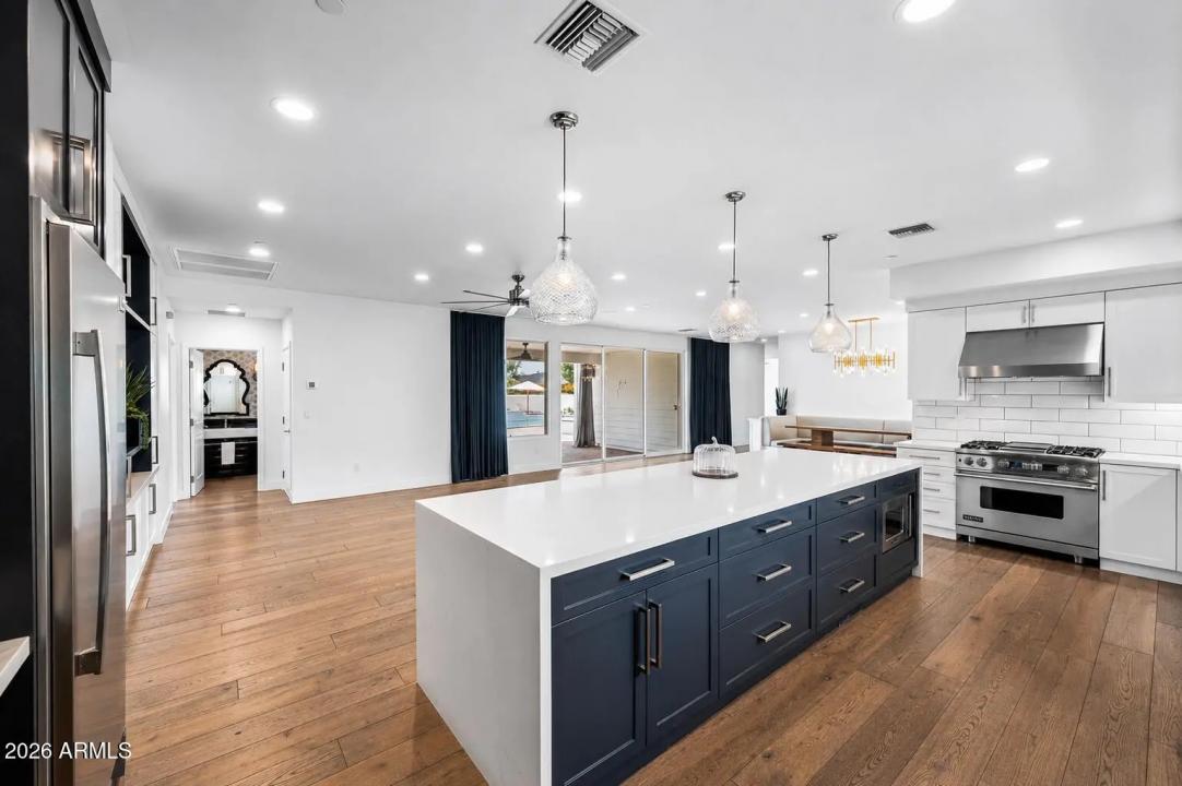 Real Estate Picture 4