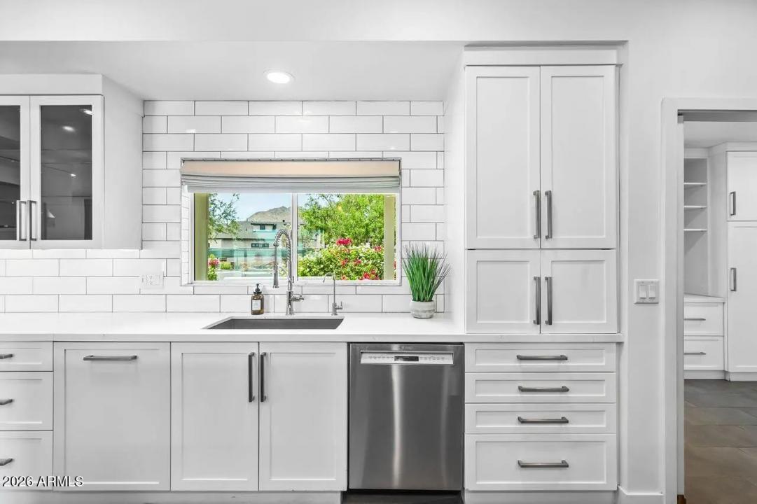 Real Estate Picture 6