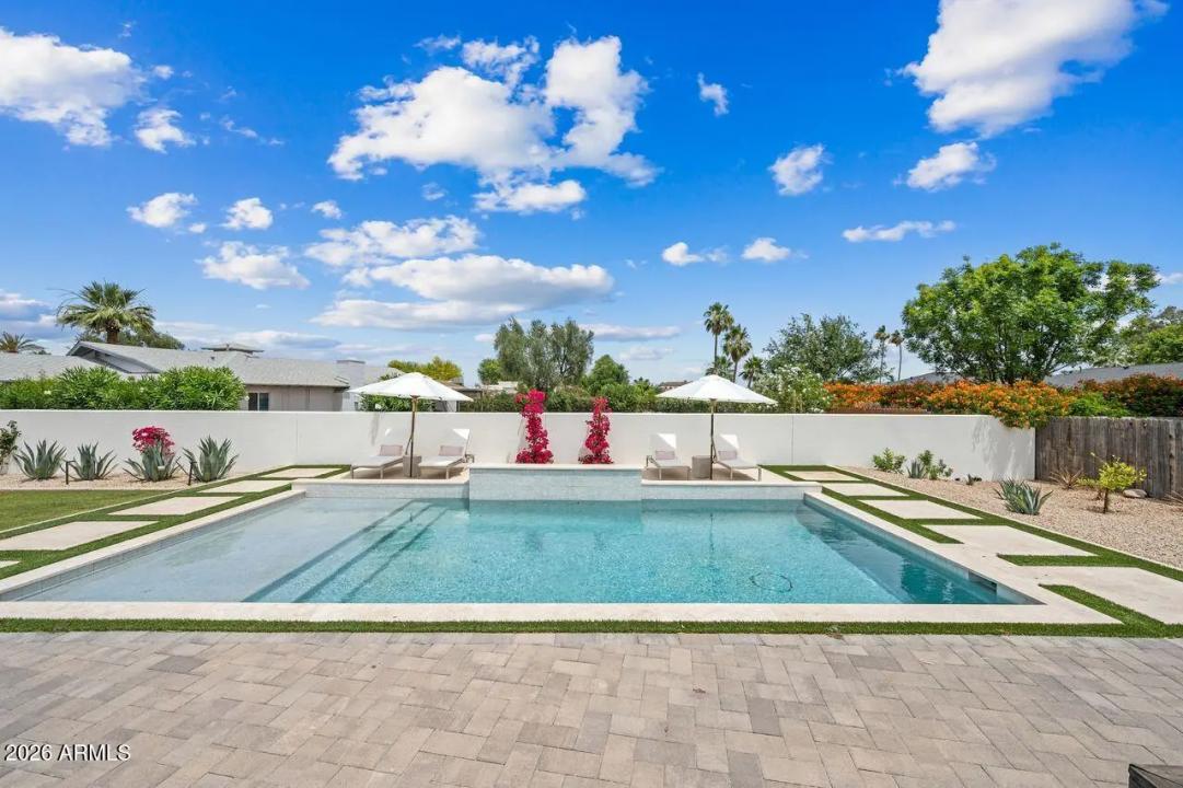 Real Estate Picture 14