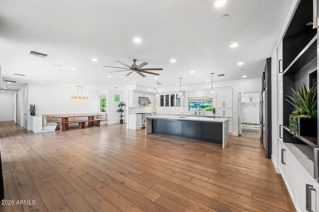 Real Estate Picture 8