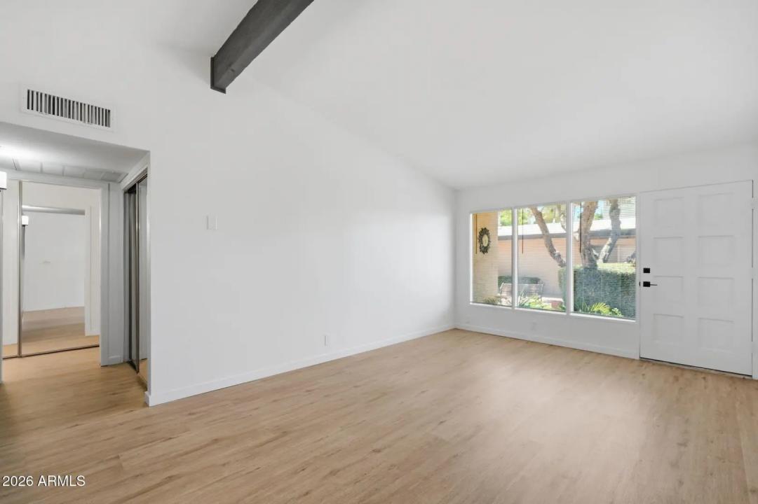 Real Estate Picture 4