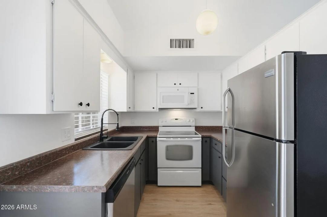 Real Estate Picture 8