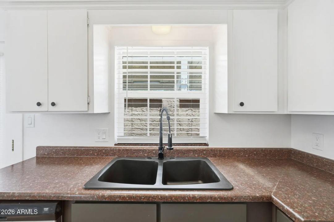 Real Estate Picture 12