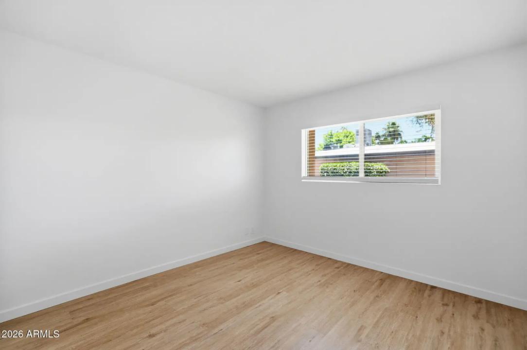 Real Estate Picture 14