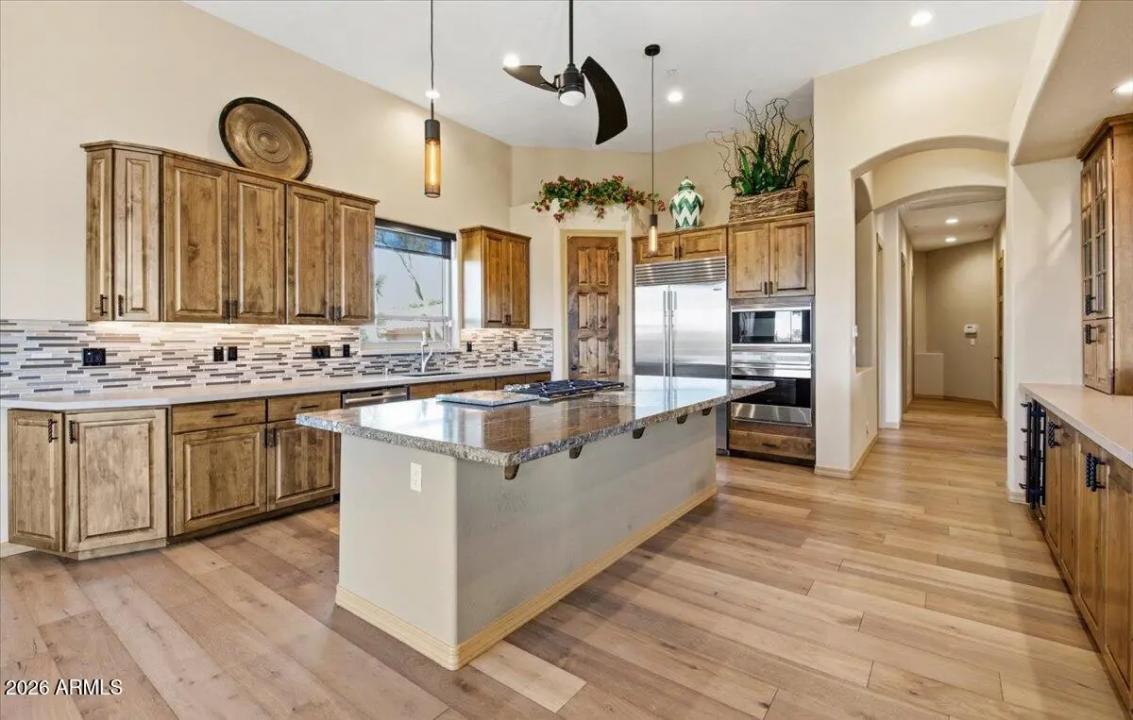 Real Estate Picture 8