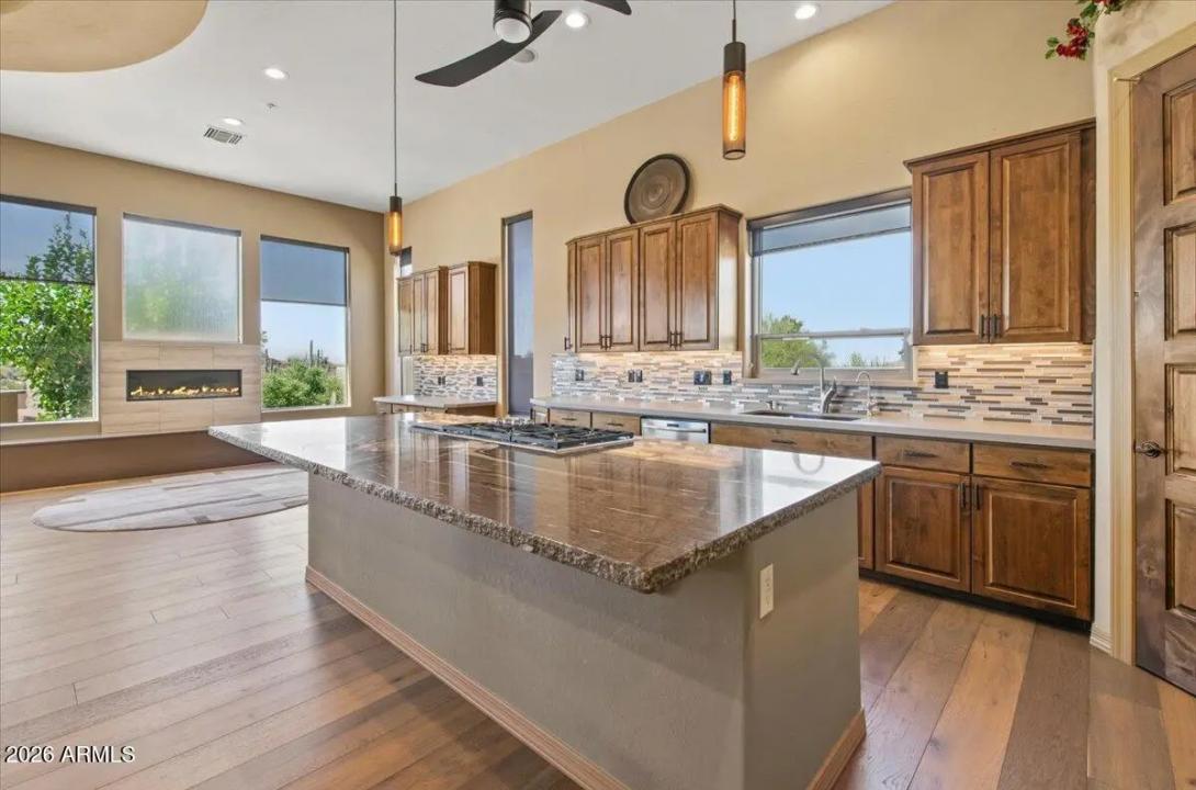 Real Estate Picture 7
