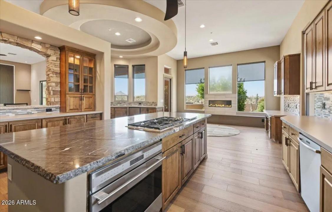 Real Estate Picture 9