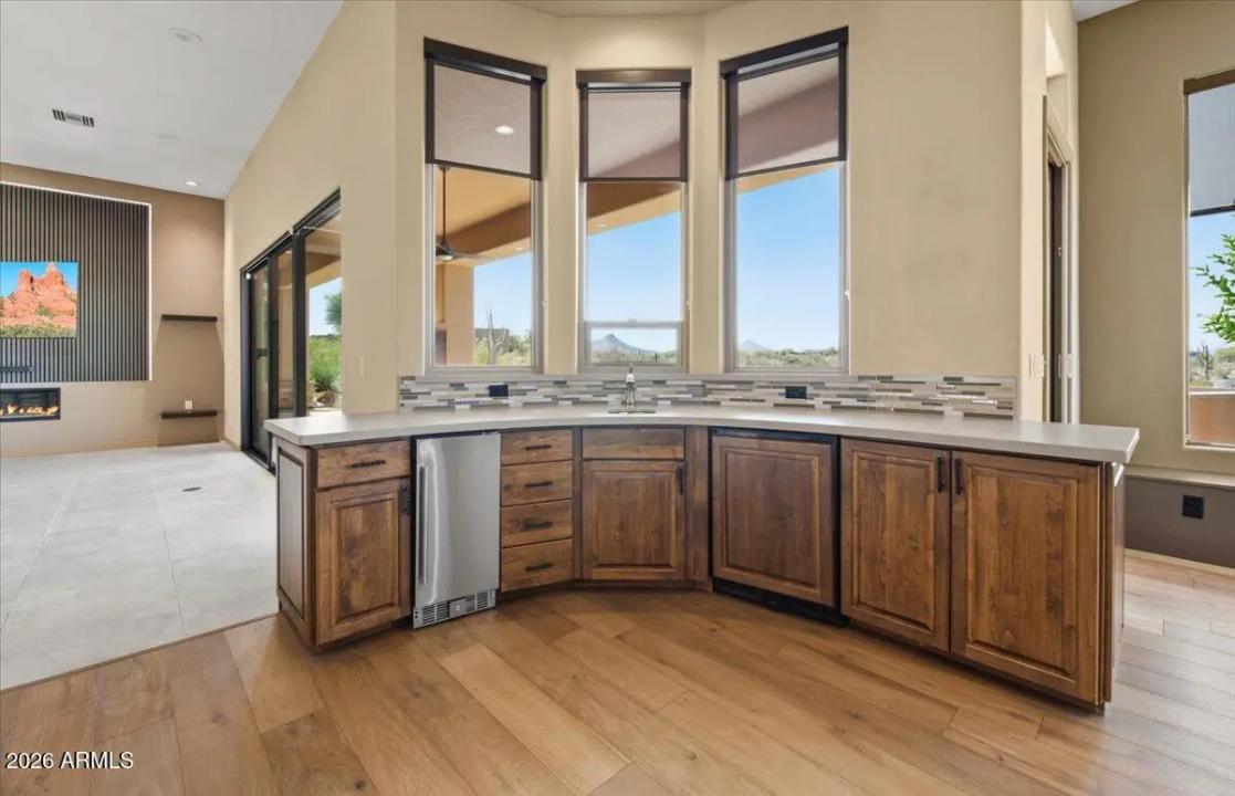 Real Estate Picture 12