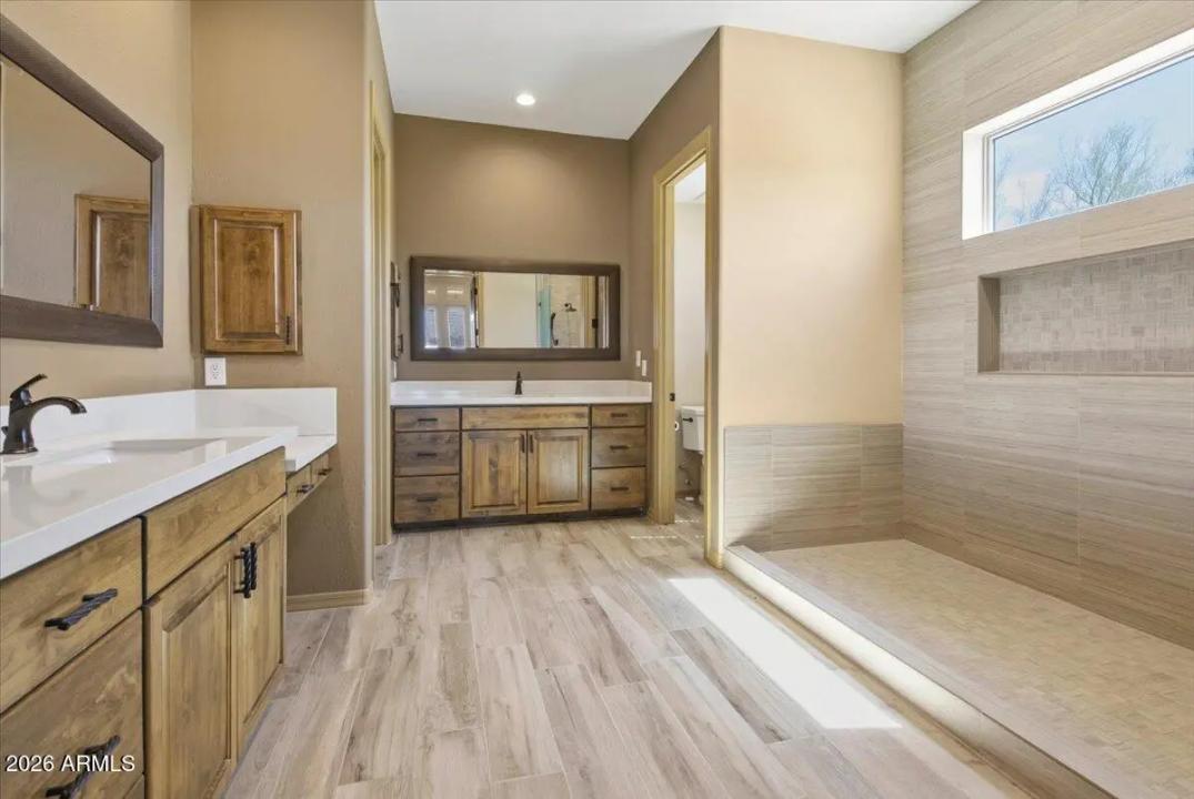 Real Estate Picture 15