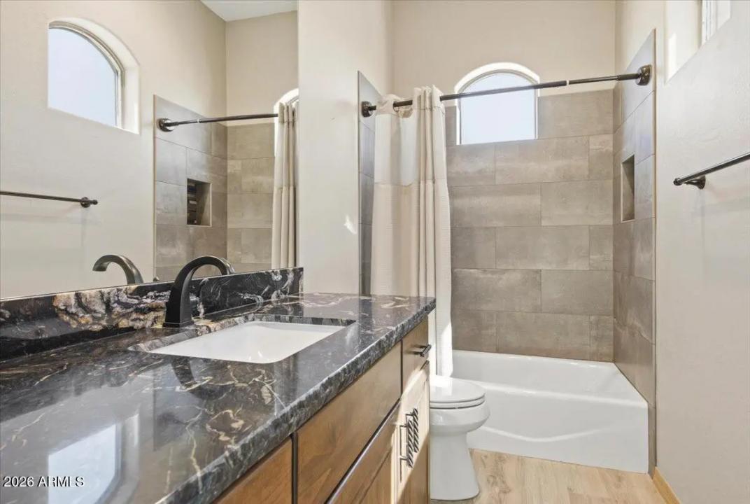 Real Estate Picture 22