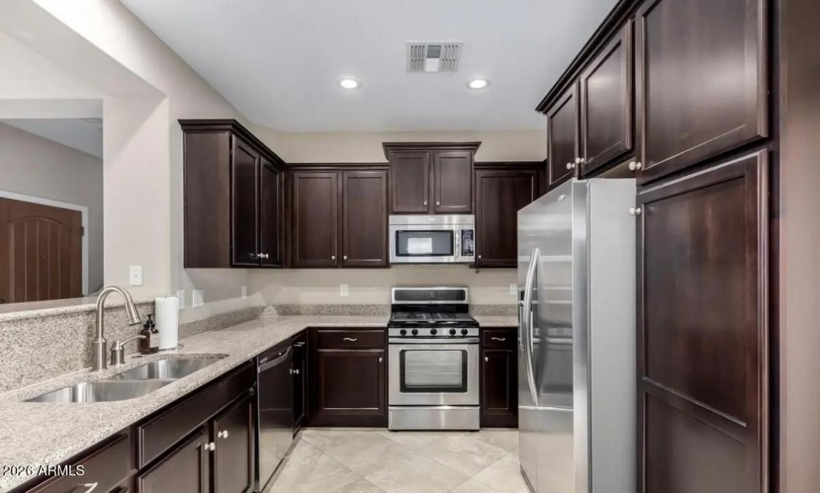 Real Estate Picture 5