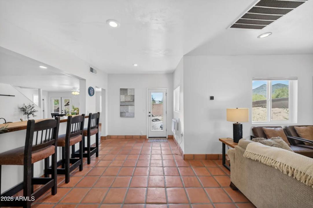 Real Estate Picture 4