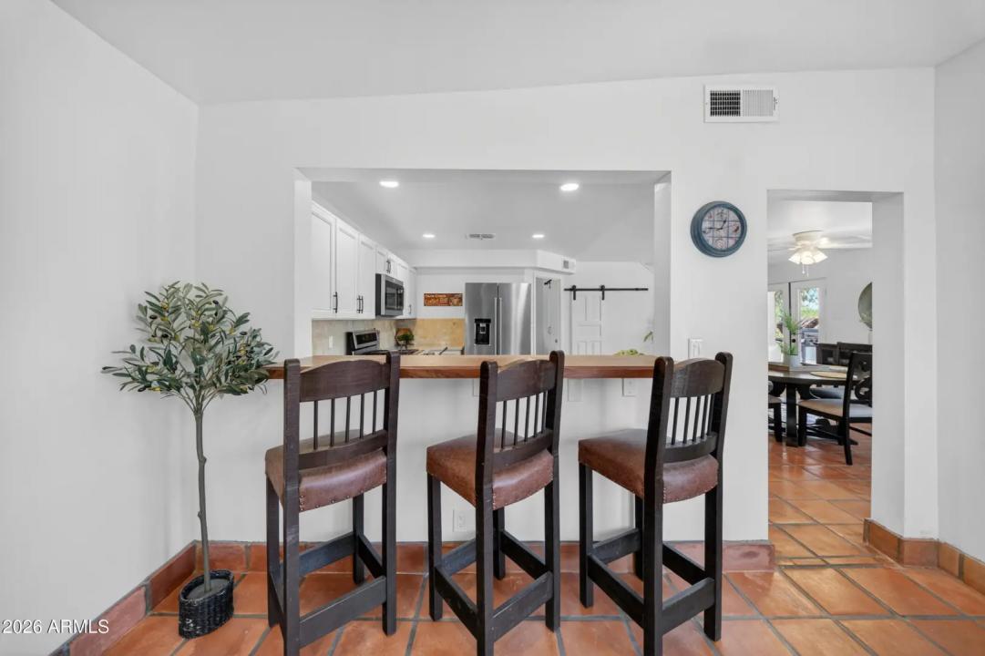 Real Estate Picture 5