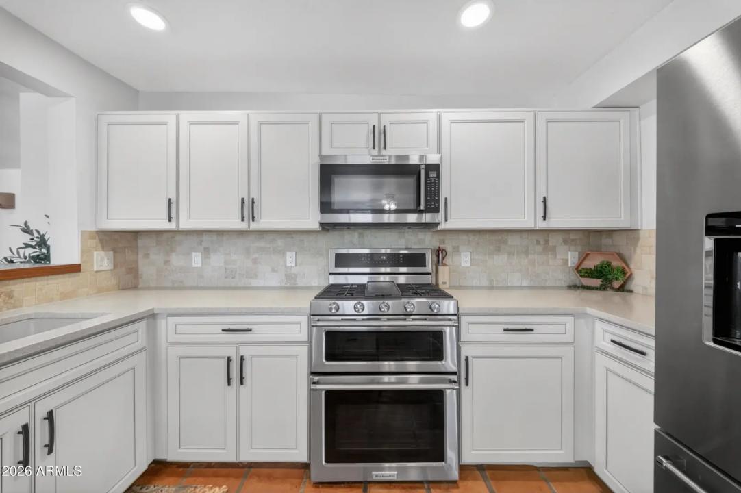 Real Estate Picture 7