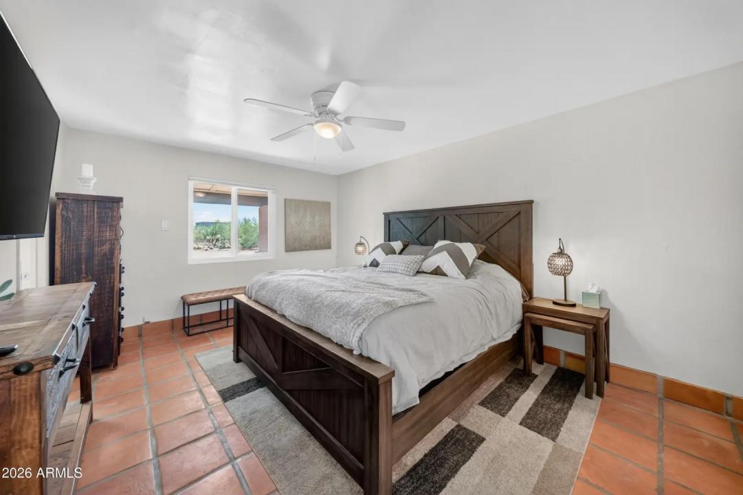 Real Estate Picture 11