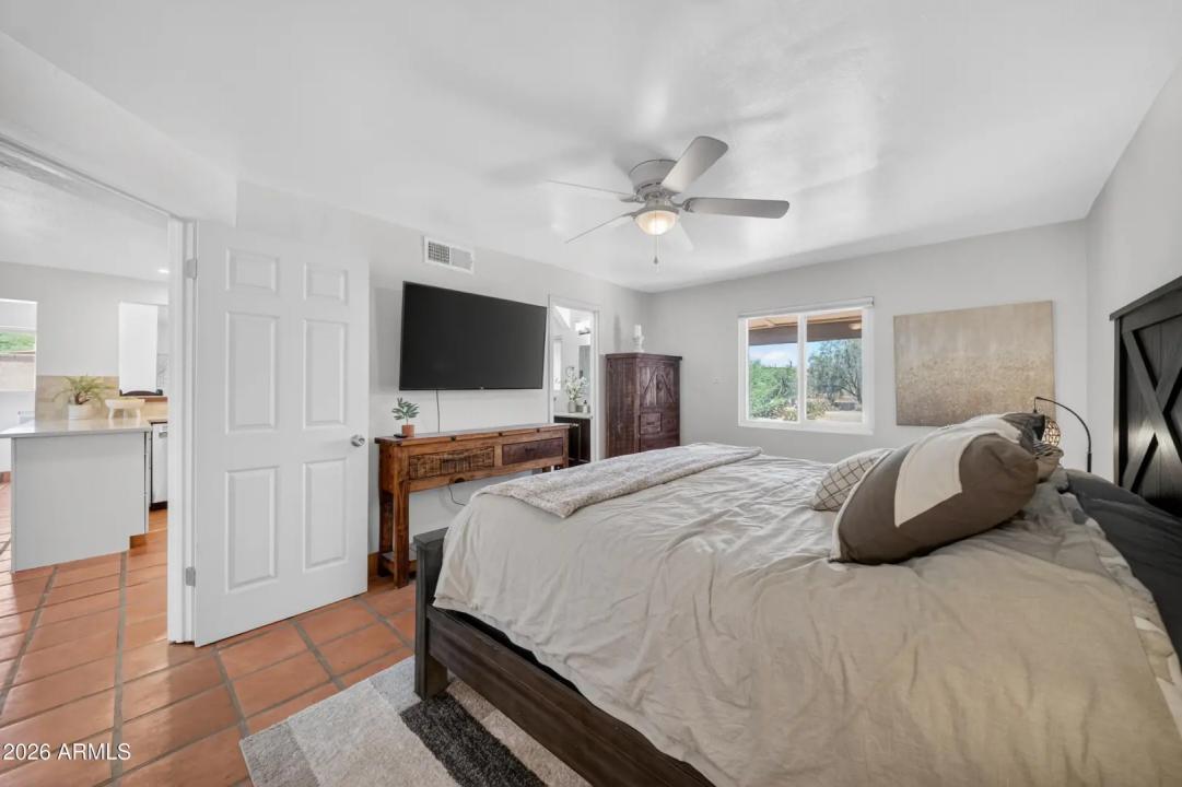 Real Estate Picture 12
