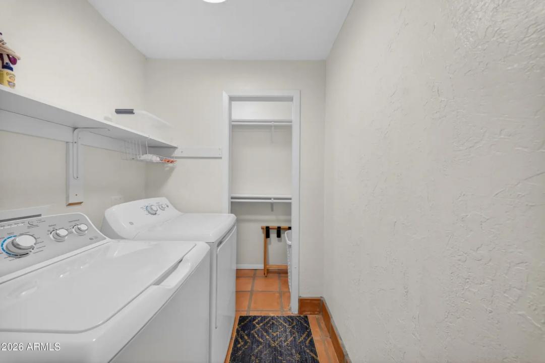 Real Estate Picture 14