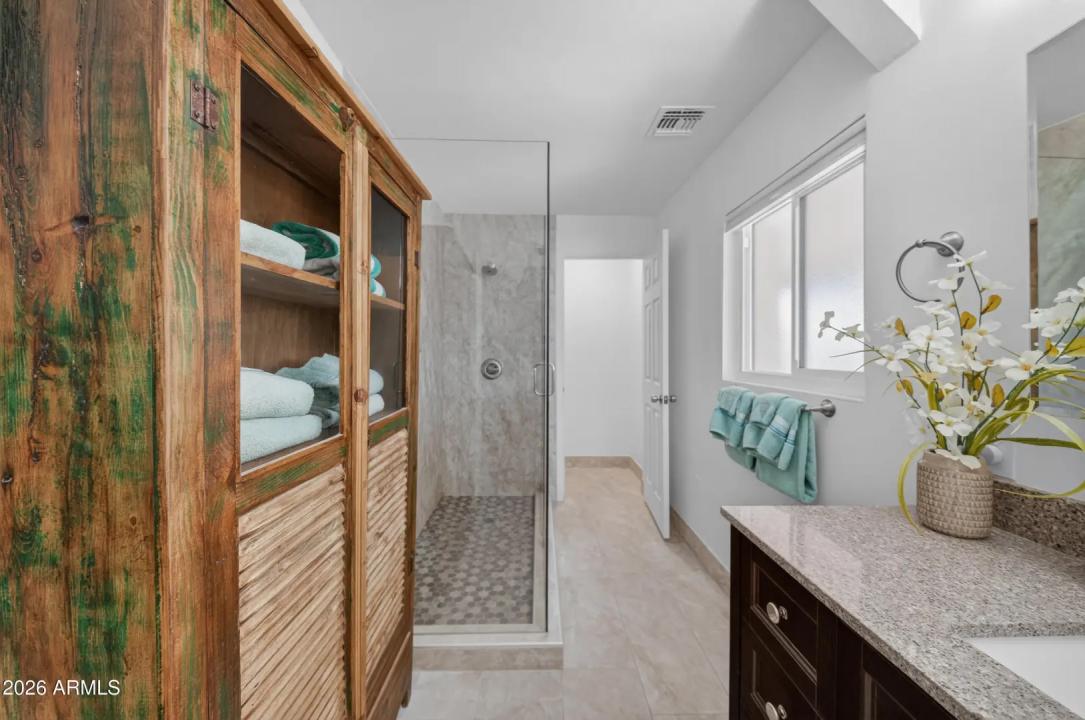 Real Estate Picture 15