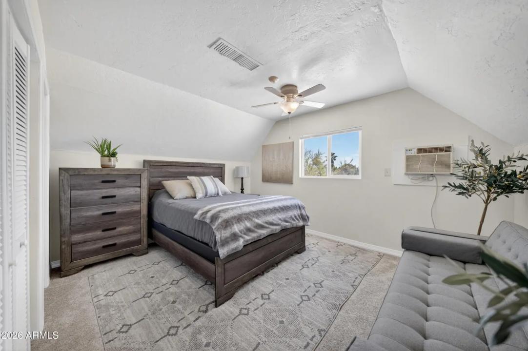 Real Estate Picture 18