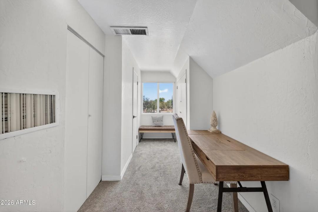 Real Estate Picture 17