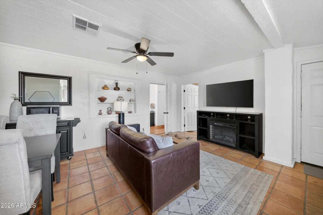 Real Estate Picture 24