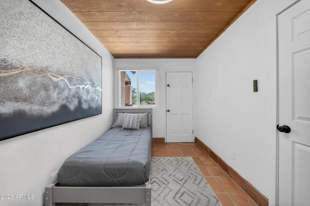 Real Estate Picture 26