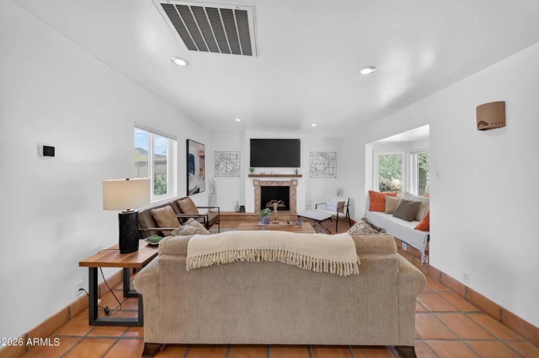 Real Estate Picture 3
