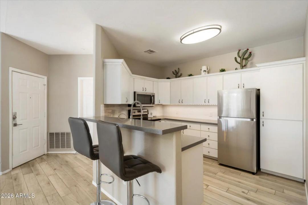 Real Estate Picture 3