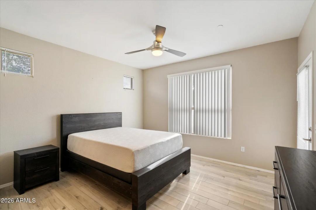 Real Estate Picture 4