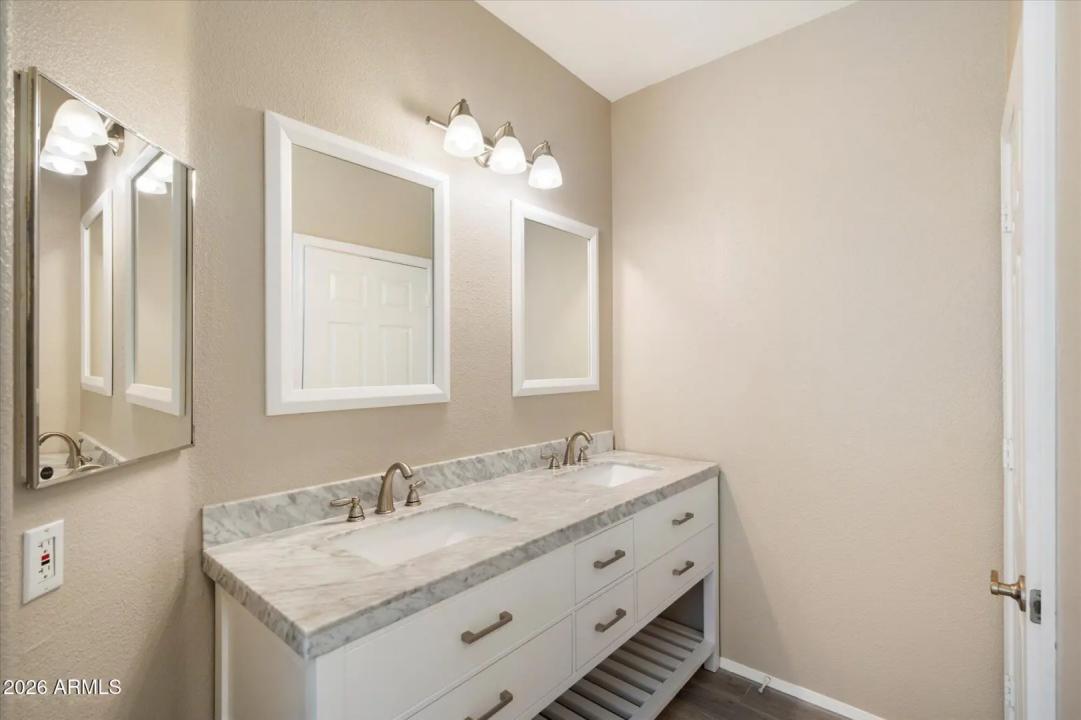 Real Estate Picture 5